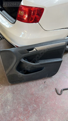 VOLKSWAGEN JETTA 2012 MODEL SAĞ ÖN KAPI KARTONU