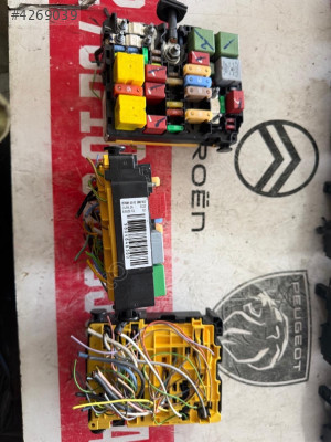 Peugeot 301 çıkma sigorta kutusu