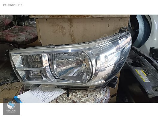 TOYOTA HİLUX HATASIZ SOL FAR ÇIKMA ORJİNAL