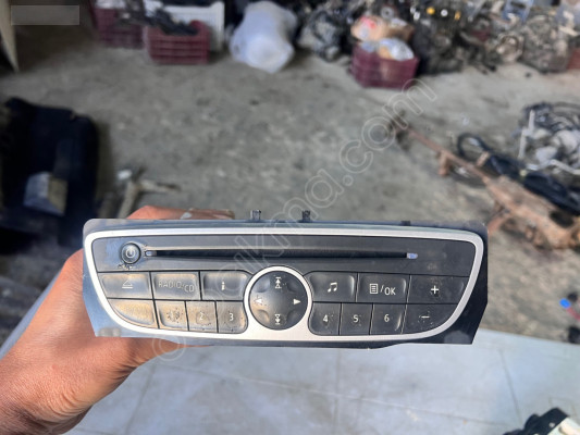 RENAULT FLUENCE RADYO TEYP ÇALAR ÇIKMA ORJİNAL