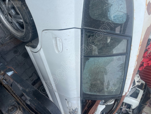 Kia Rio sağ arka kapı beyaz