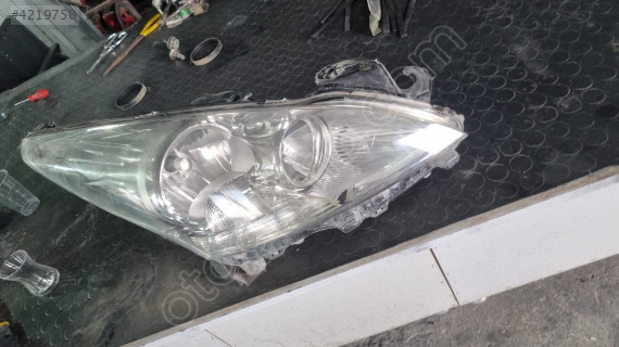 Peugoet 3008 model   2011 sag on far