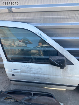 Ford escort sağ ön kapı dolu