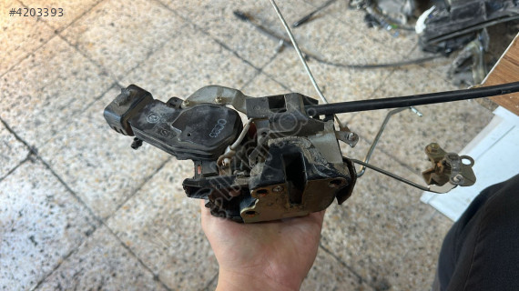 1999-2001 TOYOTA COROLLA SAĞ ÖN KAPI KİLİDİ ORJ ÇIKMA