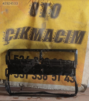 F10 BMW ÖN RADYATÖR MASKESİ 18779815
