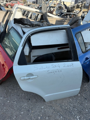SUZUKİ SX4 SAĞ ARKA KAPI ÇIKMA ORJİNAL