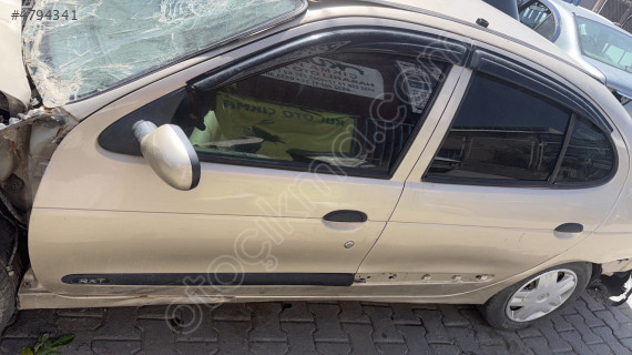 Renault megan 1 sol ön kapı