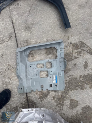 OTO CEM'DEN ÇIKMA HYUNDAİ STAREX SOL FAR SACI