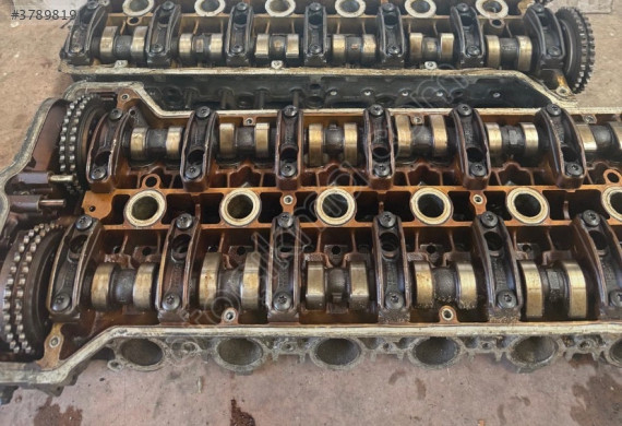 Mercedes 104 Silindir Kapağı