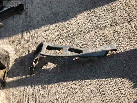 MERCEDES CLA W117 DAVLUMBAZ MONTAJ TAMPON BRAKETİ 1178850021