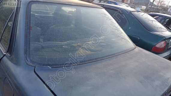 Toyota Corolla ae92 fındık kasa arka cam