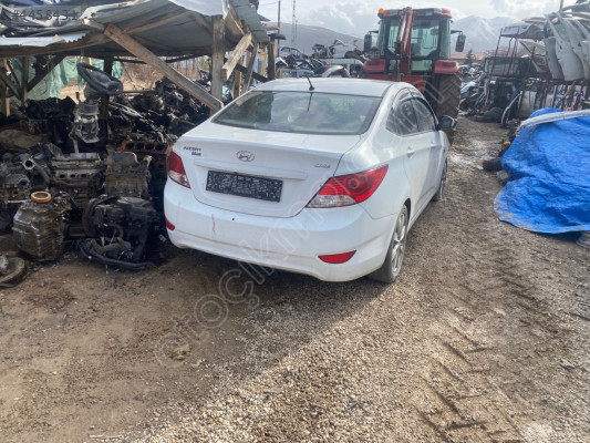 Hyundai Accent blue Bagaj Kapağı