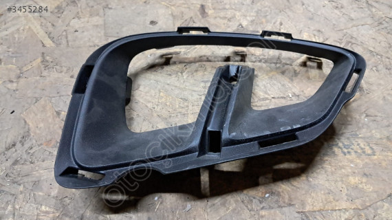 RENAULT CAPTUR 2 ÖN TAMPON SİS FAR ÇERÇEVESİ 261A31728R