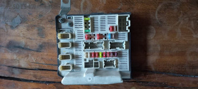 Megane II - 2 sigorta kutusu N2 çıkma orj OEM 8200481866