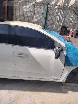 Renault megan 4 sağ ön kapı