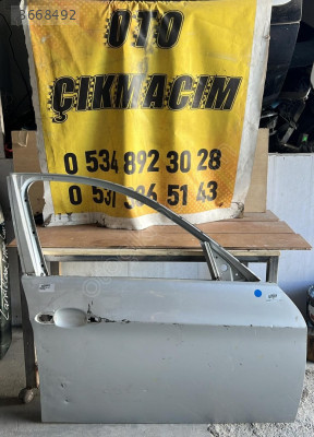 E90 BMW 3 Serisi Sağ Ön Kapı - Oto Çıkma Parçaları