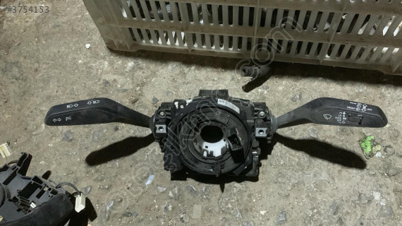 82A953521 Audi Q3 sinyal kolu komple Orj