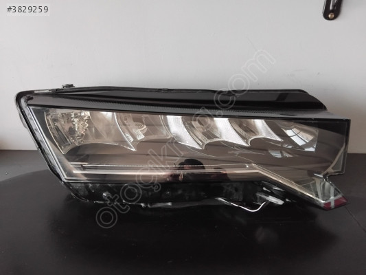 2025 SKODA OCTAVİA FULL LED SAĞ FAR