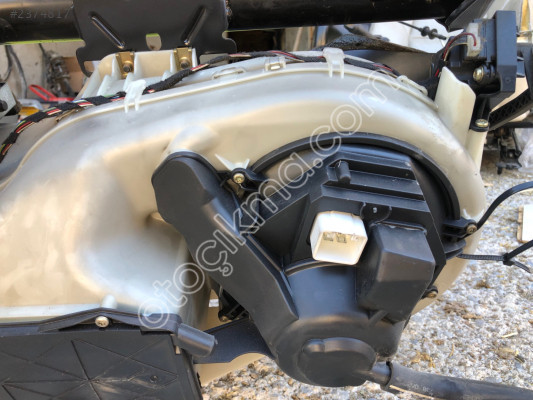 VOLVO S60 ÇIKMA KALORİFER KUTUSU