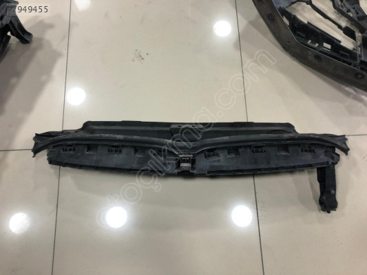BMW 3 SERİ G20 ÖN PANJUR ÜST BAKALİTİ 51767401970