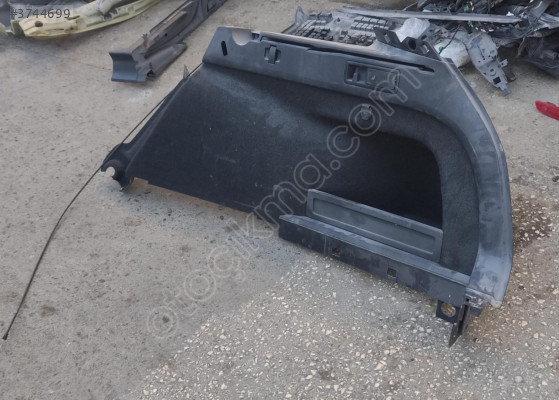 PASSAT B8 VARİANT BAGAJ İÇİ SAĞ YAN DÖŞEME