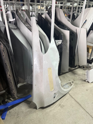 Tesla sağ çamurluk