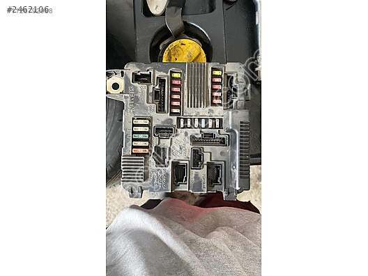 Orijinal Çıkma Megane 2 Sigorta Kutusu - Renault Parçalar