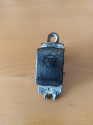 Nissan Navara sağ ön cam düğmesi