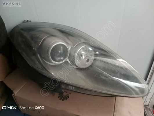 Fiat Bravo sağ ön far siyah zemin Zenon