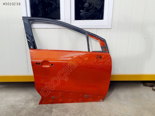 Renault captur sağ ön kapı (direk hasarlı)