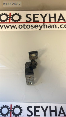 8K0831401B Skoda Octavia 2014 sol ön kapı alt menteşesi