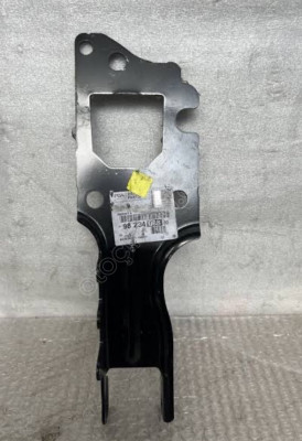 Peugeot 2008 sol ön şasi kolu ucu 9823400880