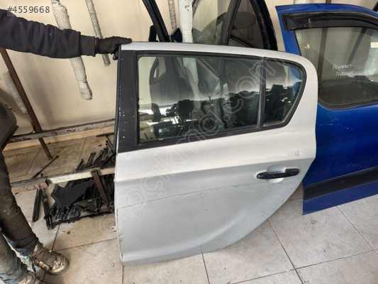 HYUNDAİ İ20 SOL ARKA KAPI ORJINAL ÇIKMA