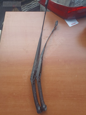 Fiat Egea Cam Silecek Kolu