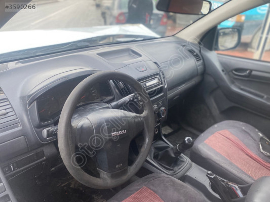 İSUZU DMAX EURO 5 ÇIKMA KOMPLE GÖĞÜS TORPİDO