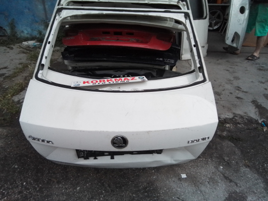 SKODA RAPID BAGAJ KAPAĞI