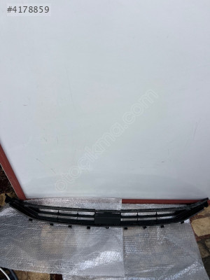 Ford Focus 4 çıkma ön tampon orta ızgarası