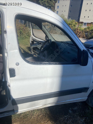 Peugeot partner sağ ön kapı