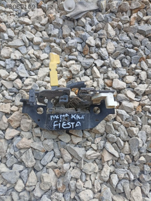 Ford Fiesta motor kaputu kilidi