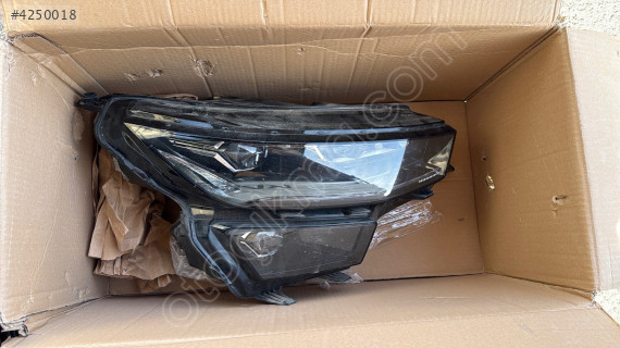 SKODA KODİAQ ÇIKMA ORJİNAL SAĞ ÖN FAR GY