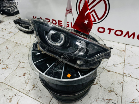 Toyota yaris sağ ön far (çıkma)