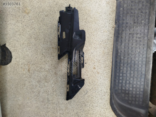 Audi A3 ön tampon sağ far alt braketi