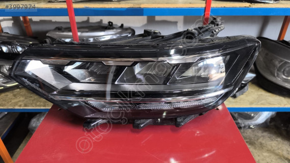 Volkswagen Passat B8.5 SOL FAR ORJİNAL ÇIKMA