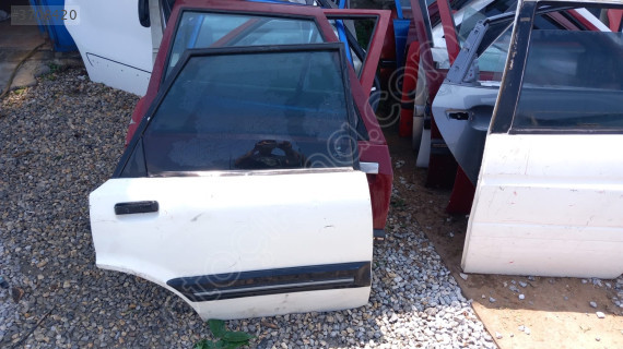 Ford taunus sağ arka kapı