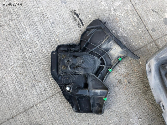 VOLVO V40 SOL ARKA TAMPON BRAKETİ