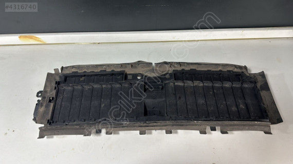 MERCEDES E SERİ W213 HAVALANDIRMA PERDESİ 2135002300