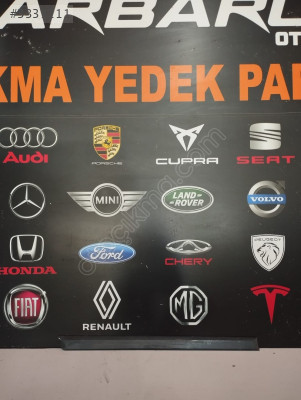 Audi A3 Sağ Arka Kapı Çıtası - Orijinal Parça Numarası: 8P