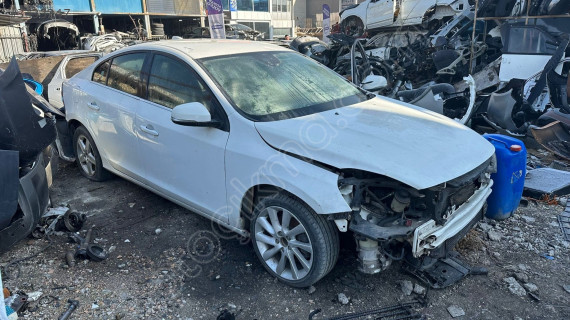 VOLVO S60 HASARLI 2.0 motorlu tüm yedek parçaları mevcuttur