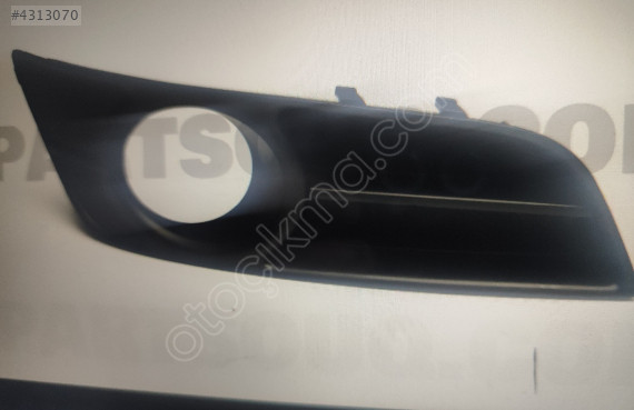 Toyota Corolla 02-07 HB SAĞ SİS LAMBA KAPAĞI DELİKLİ 5212702120