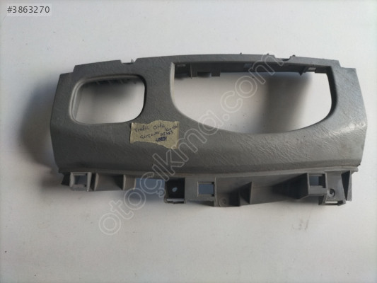 02653 RENAULT TRAFİC 2 ORTA KONSOL ÇERÇEVESİ